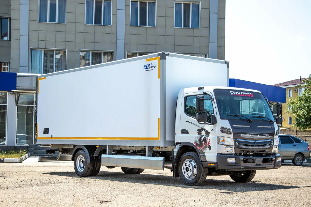 Удлиненные фургоны. Mitsubishi Fuso Canter фургон. Mitsubishi Fuso Canter изотермический фургон. Mitsubishi Fuso 2022. Фургон Fuso Canter 6890fh.