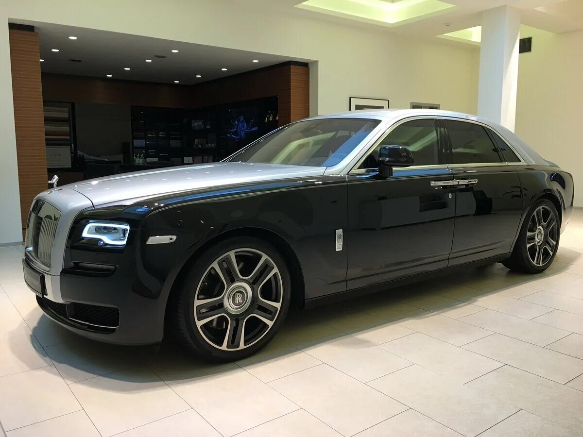 Роллс отзывы. Rolls Royce Ghost. Rolls-Royce Ghost II. RR Ghost 2021. Машина Rolls Royce Ghost.