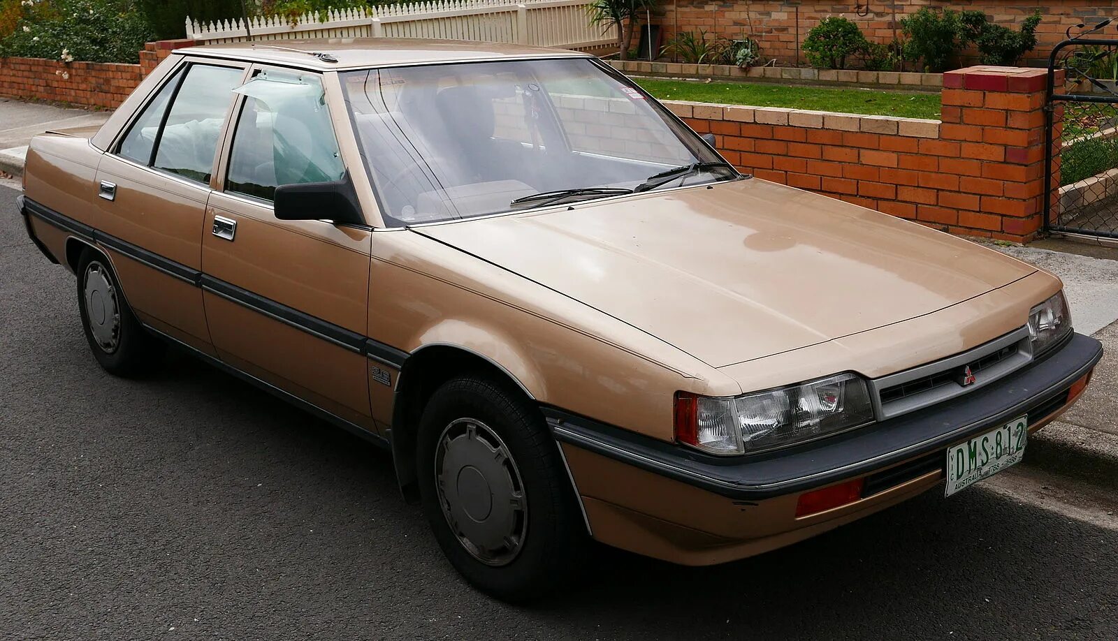 1988 Mitsubishi Magna. Mitsubishi Magna Runout Australian. 1988 Mitsubishi Colt GLX. Марка машины Mitsubishi 1988 по 1995 года.