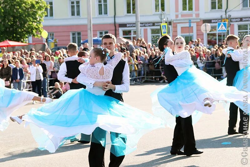 Вход на выпускной вальс. Вальс выпускников. Выпускной вальс. Вальс выпускников 2022. Поддержки в вальсе на выпускной.