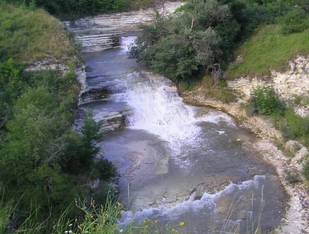 Водопады станицы Бекешевской. Водопады Бекешевская река кума. Водопады за ст Бекешевская. Вид брынцаловские озера.