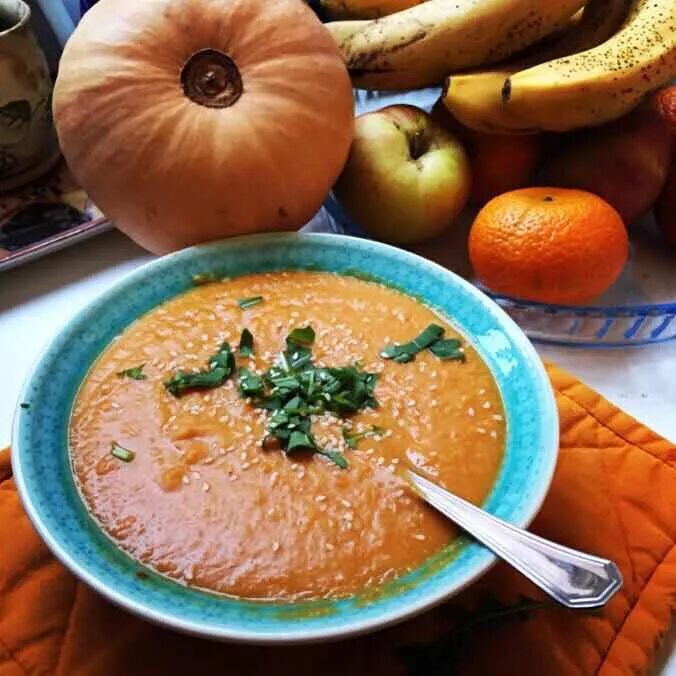 Тыквенно-гороховый суп. Гороховый суп с тыквой. Грузинский суп тыквенный. Тыквенный суп с горохом. Горох тыквой