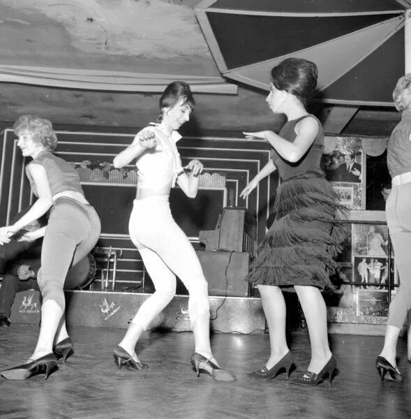 We are going dancing. Винтажный Твист. Мини юбка танец Твист. Го Винтаж. Whiskey a go-go.