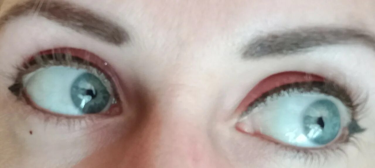 Мутный тип. Мутный чел. Мутный взгляд цыба. Размытое зрение. Мутный тип мем.