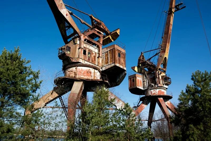 Портовые краны чзо. Портовые краны припять. Портовые краны в чернобыле. Припять грузовой порт. Припять портовые краны.