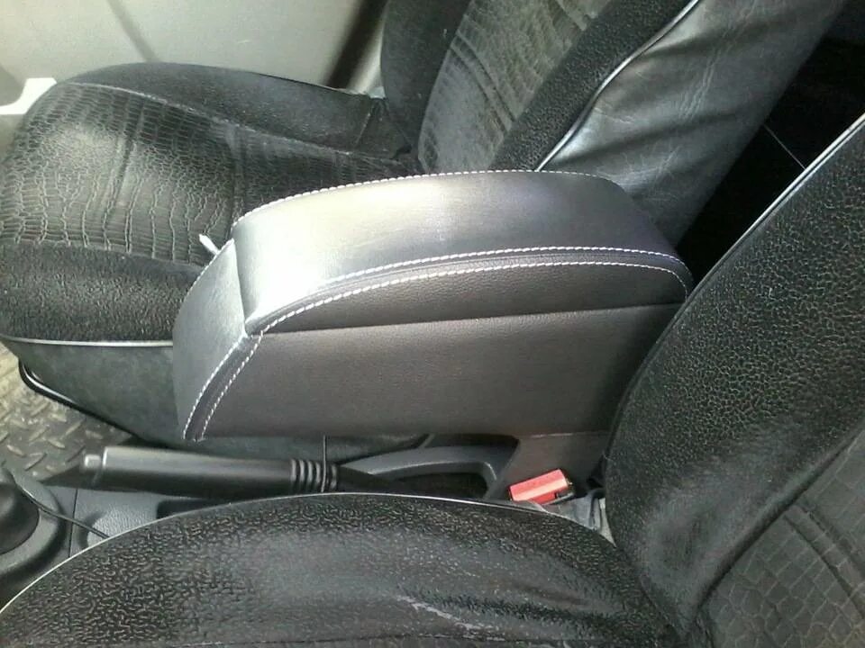 Подлокотник рено логан 1. На renault logan 2009 года подлокотники. logan 1 faza 2 подлокотник. подлокотник на логан 2 carfashion.