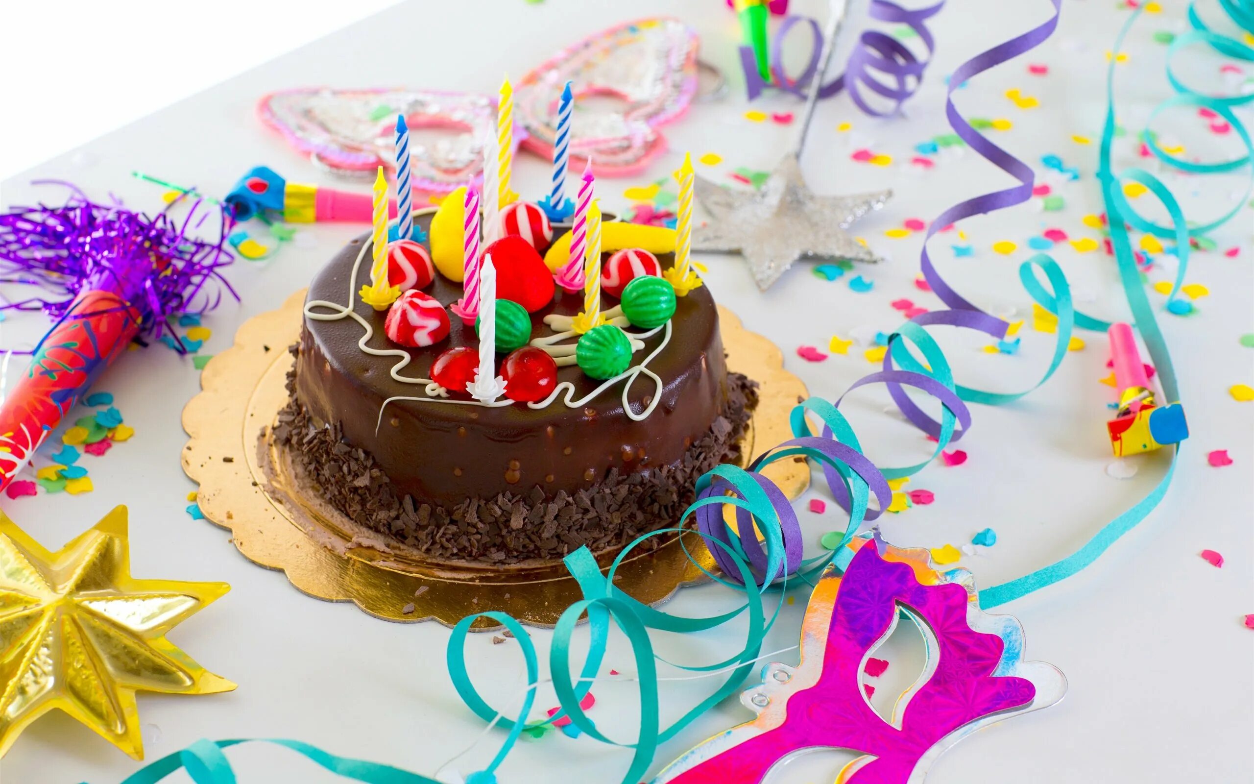 Тортик с днем рождения. Праздничный торт на день рождения. Открытка с днём рождения тортик. Торт с днём рождения картинки.