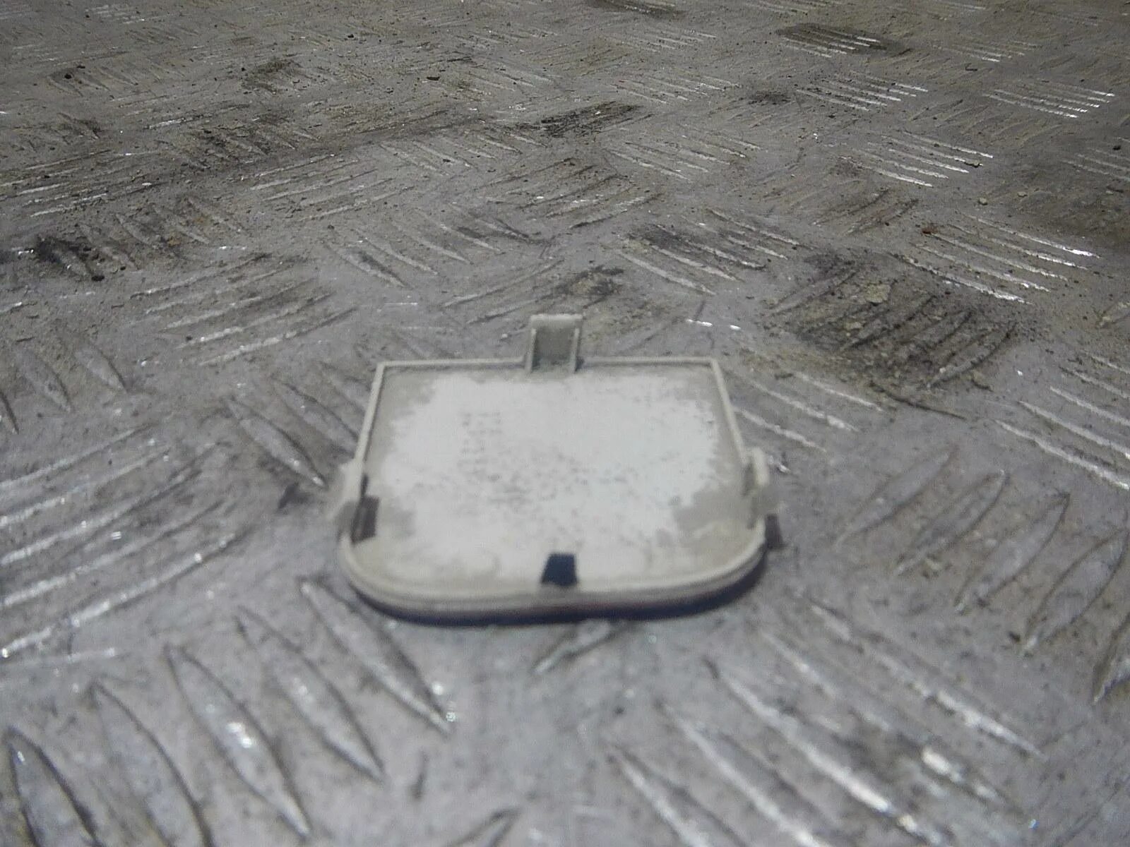 Заглушка буксировочного крюка форд фокус. Заглушка буксировочного крюка форд фокус 1. Заглушка буксировочного крюка форд фокус. Крышка форсунки омывателя murano z50. Заглушка буксировочного крюка ford арт.