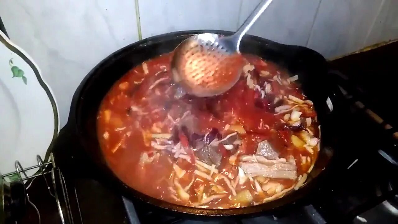 Борщ в афганском казане. Борщ в афганском казане на плите рецепт. Борщ в казане на плите. Борщ в афганском казане на плите. Как приготовить в афганском казане борщ.