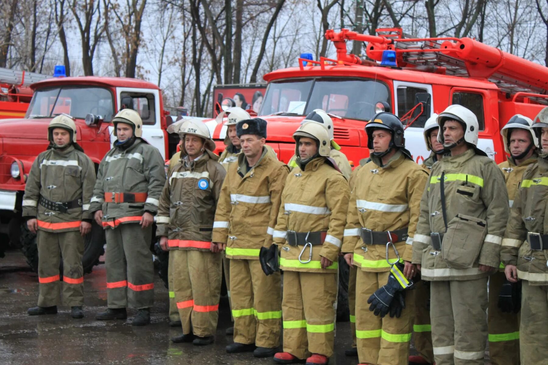 Пожарно спасательная служба мчс россии. Пожарная охрана. Пожарные России. Пожарная служба России. Пожарная команда.