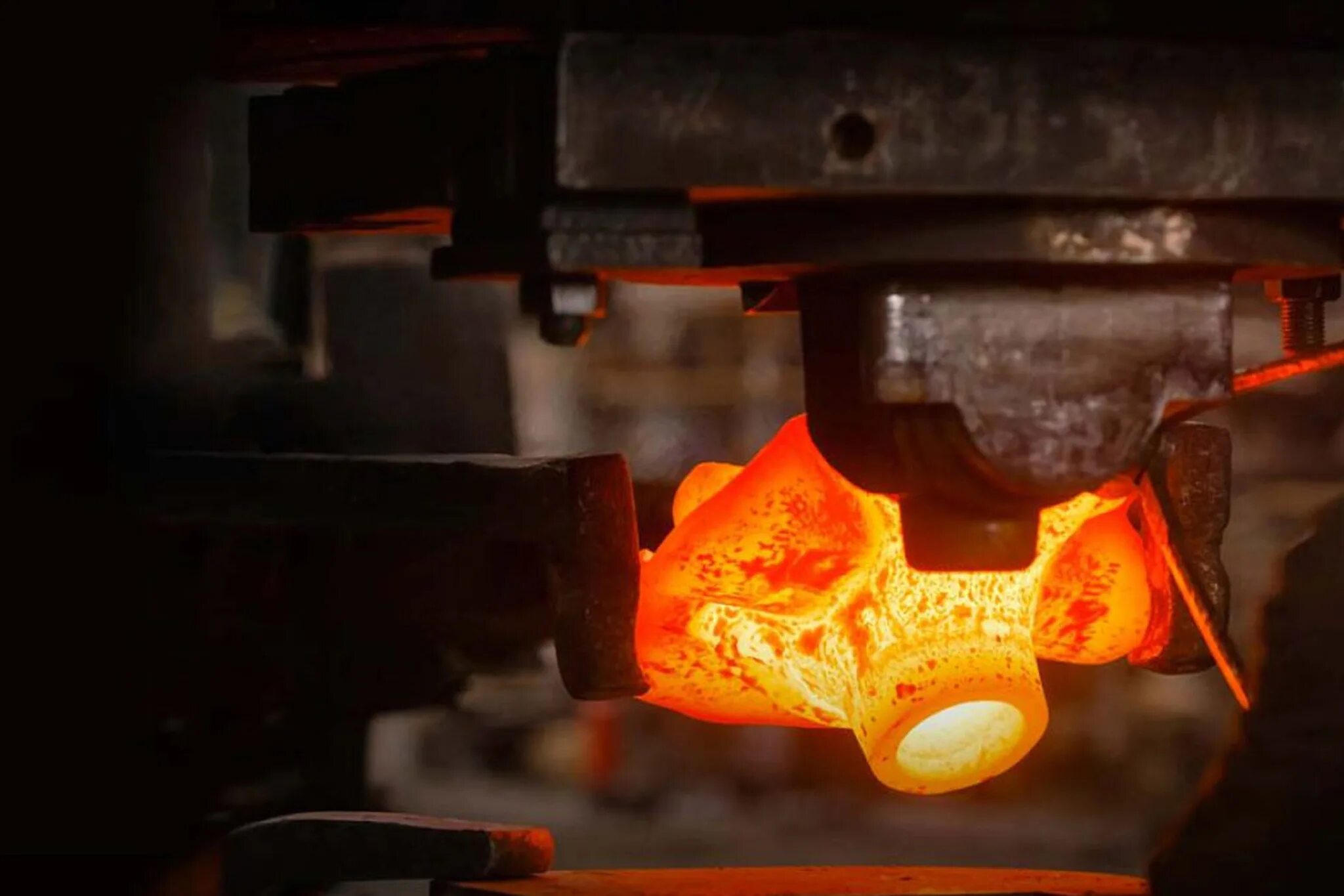 Forging life. Ковка процесс работы. forging.