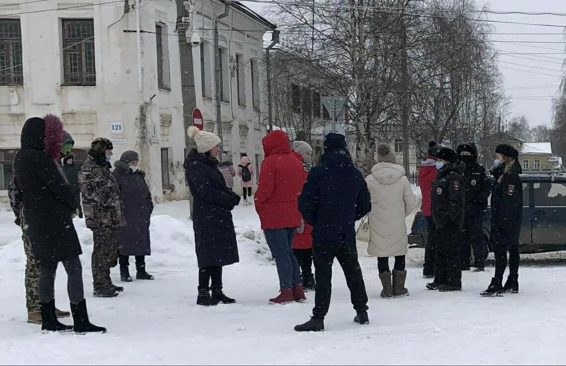 Подслушано в устюге в контакте. Митинг 9 мая Великий Устюг. Устюг подслушано. Подслушано в Великом Устюге инфо. Взрывные мероприятия в Великоустюгском.