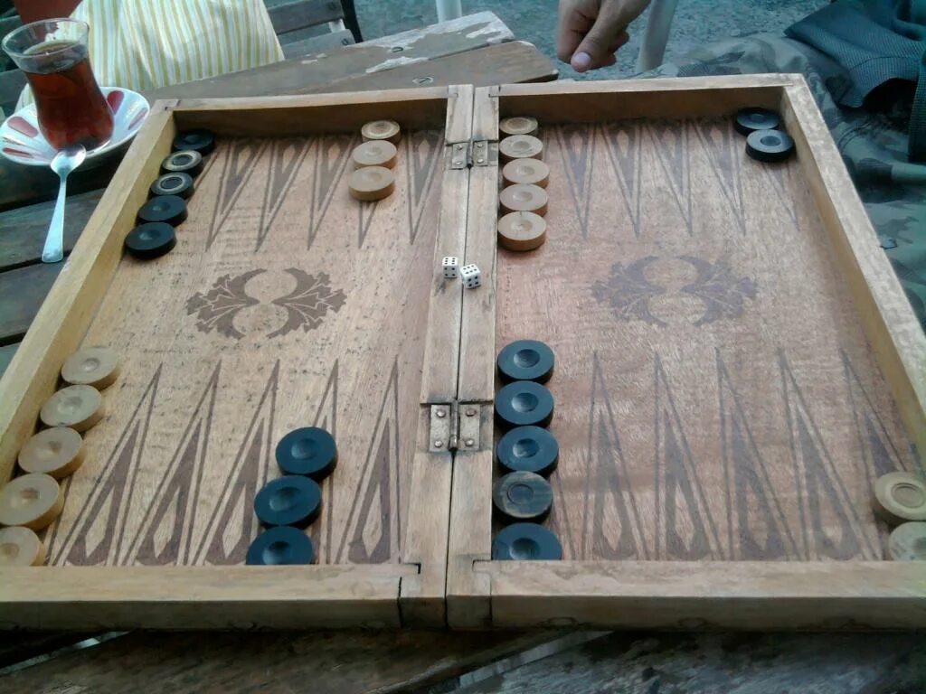 Игровые нарды. Нарды короткие турнир Backgammon. Нарды бэкгаммон короткие. Ду Шеш в нардах. Расстановка в Шеш-беш нарды.