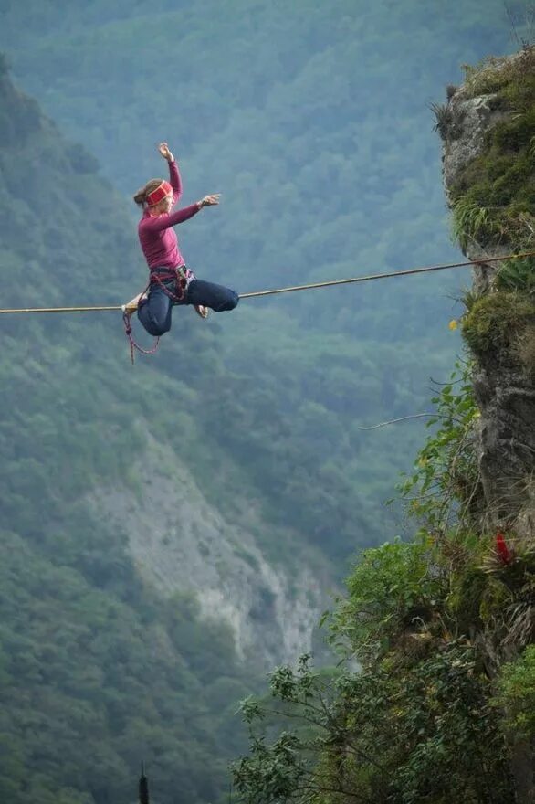 Extreme adventure. Приключенческий туризм. Экстрим картинки. Скалодром на природе. Валлей Канатоходка.