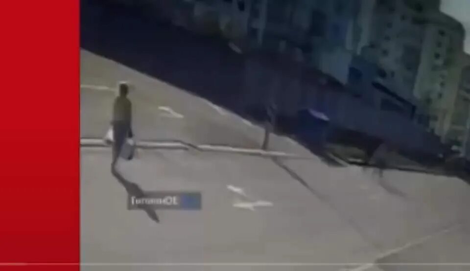 Где украина ролик. Женщина под обстрелом в Харькове.