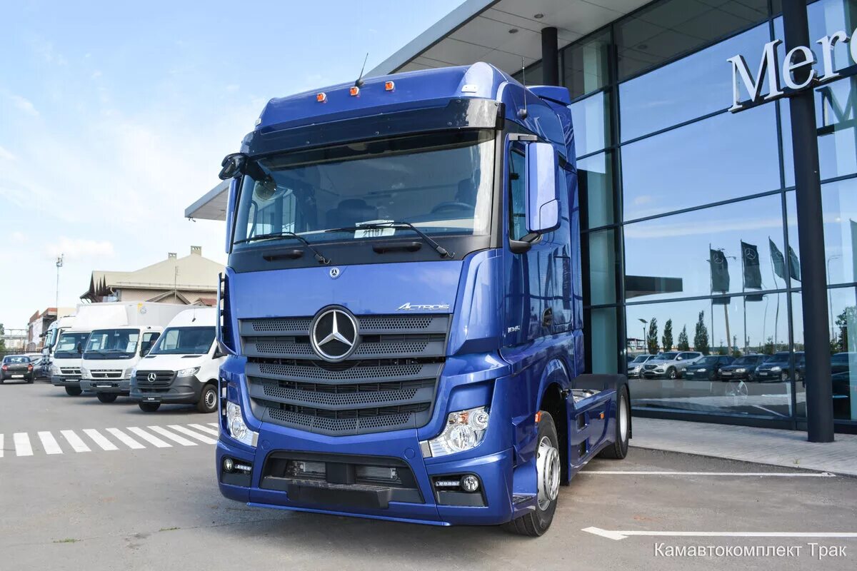 Купить мерседес актрос на авито. Мерседес Актрос 2019. Mercedes Benz Actros 1845. Мерседес Бенц Актрос синий. Мерседес Бенц Актрос 1845 синий.