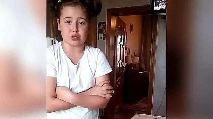 Задача про огурцы и грибы видео полная версия. Девочка решает задачу про грибы и огурцы. Задача про огурцы и грибы видео. Видео девочка решает задачу про огурцы. Девочка решает задачу про огурцы.