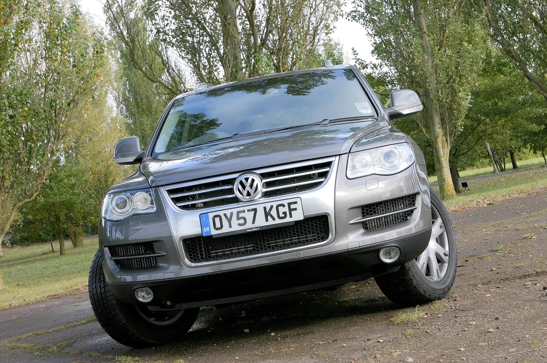 Volkswagen touareg 2003. Фольксваген Туарег 2003. Туарег 2003. Фольксваген Touareg 2003. Шевроле Нива и Фольксваген Туарег 2003.