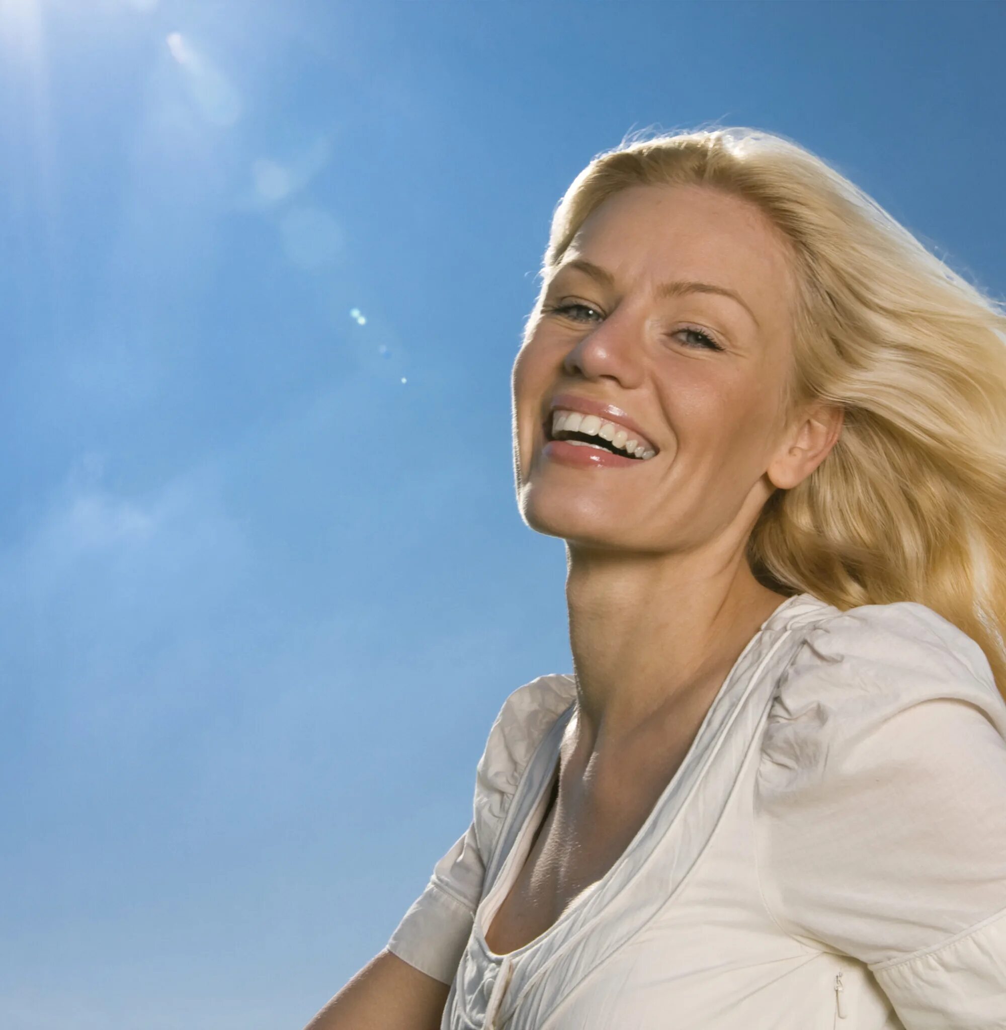 Женщина среднего возраста. Здоровье после 35 лет. Женщина 35-40 лет. Здоровая женщина среднего возраста. Ухоженная девушка.