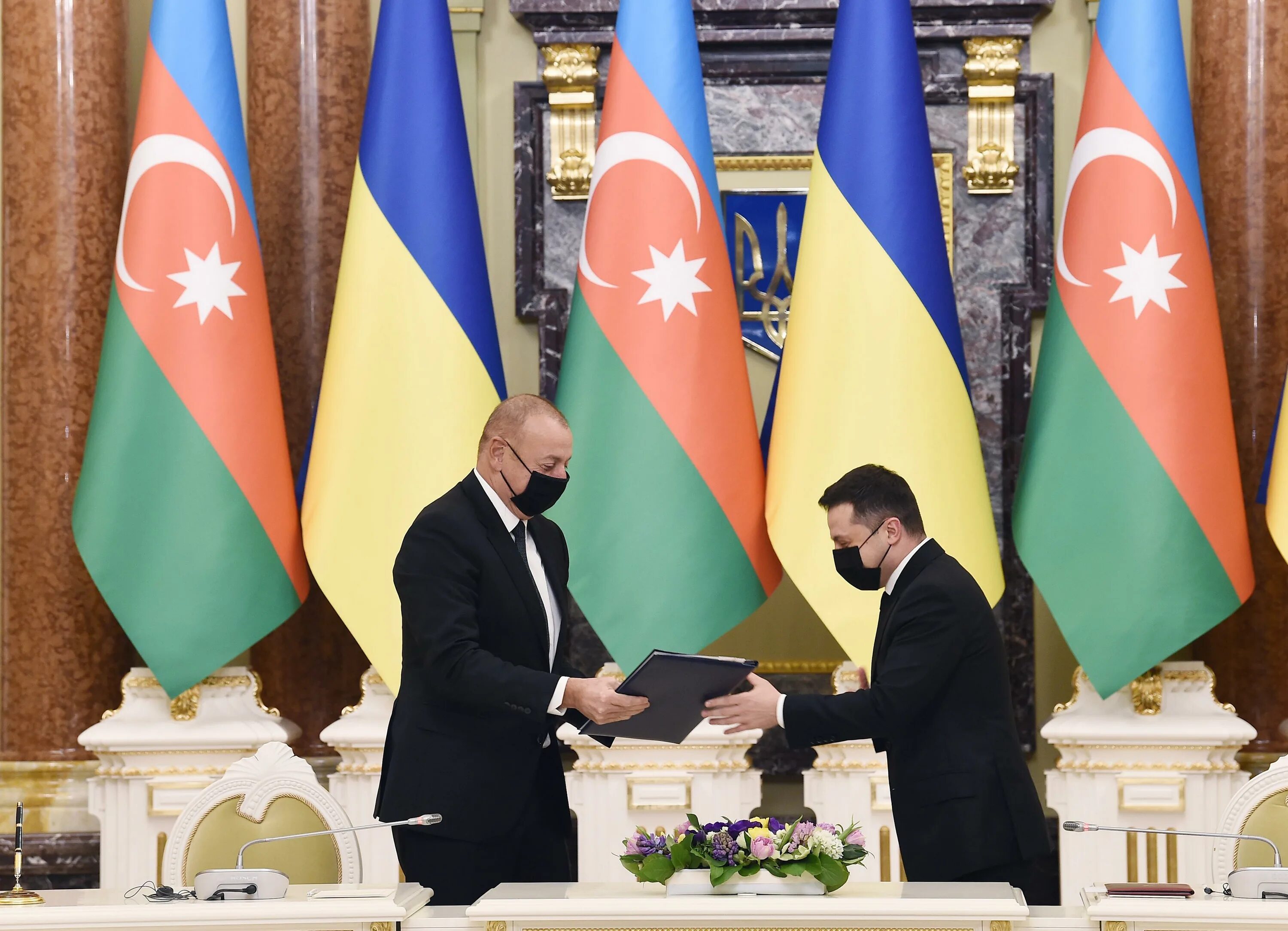 Украина и Азербайджан братья. Азербайджан и Украина отношения. Азербайджан за украину