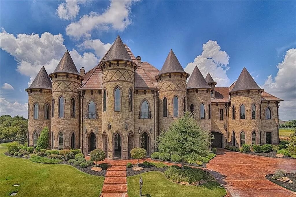 Fairytale mansion перевод. Fairy hotel игра. Особняк mcmansion. Fairytale mansion перевод. Дом замок.