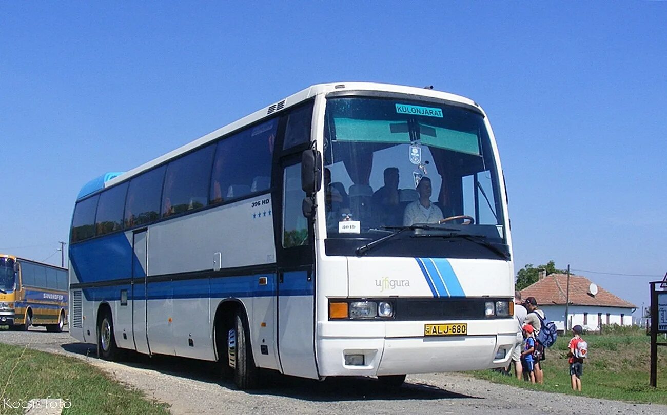 Автобусы 680 калининград. Икарус 396. Ikarus 180. Автобусы в Венгрии. Венгерский автобус.