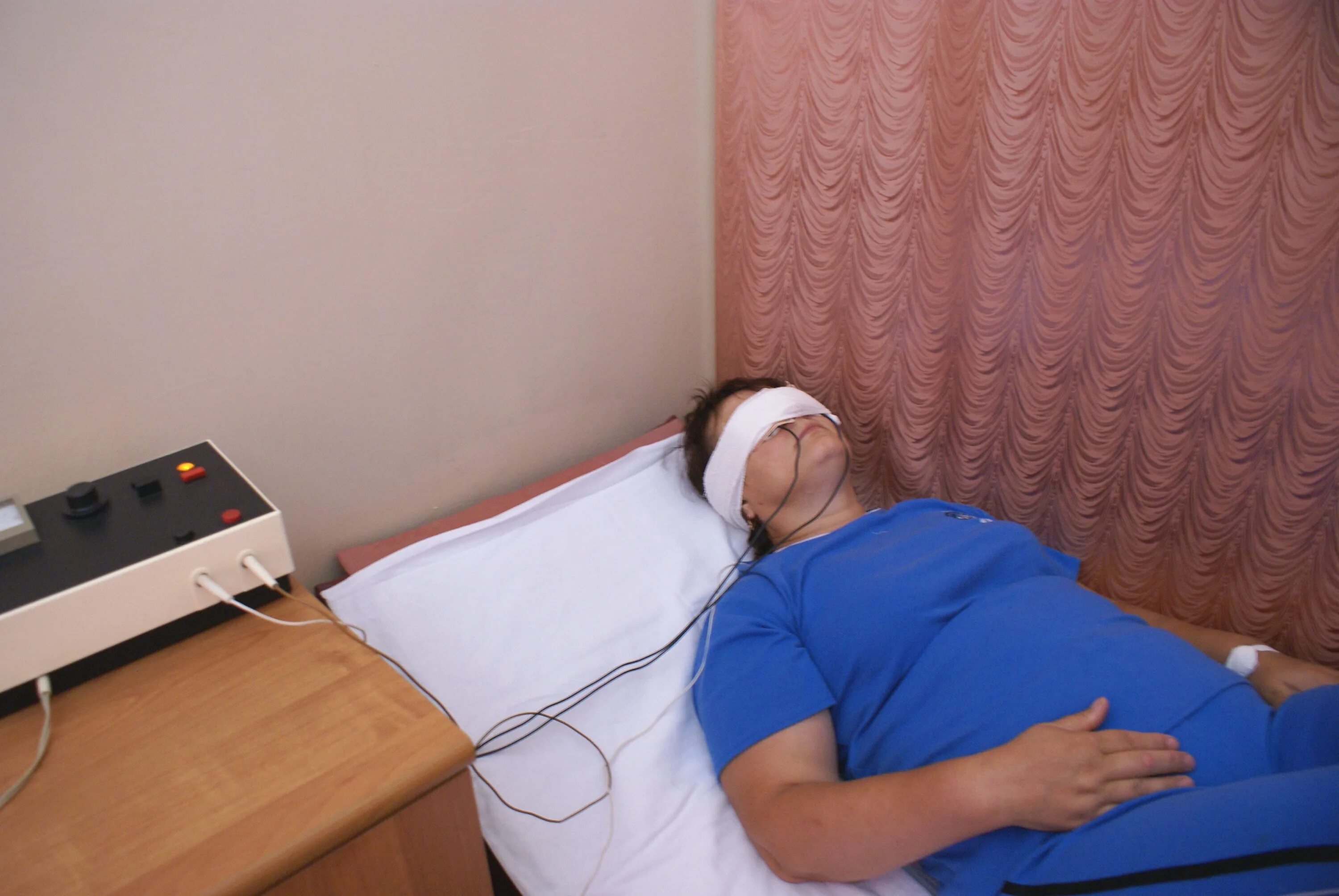 Фтл магнитотерапия. Аппарат явь-1 квч-терапия. Физиотерапия. Физиотерапия аппарат эвт. Электротерапия электрофорез.