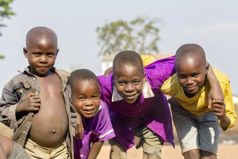 Африканские дети с животиками. Племя химба. Африканские мальчики для богатых. Как заводят детей в африке 18. Братья африканцы.