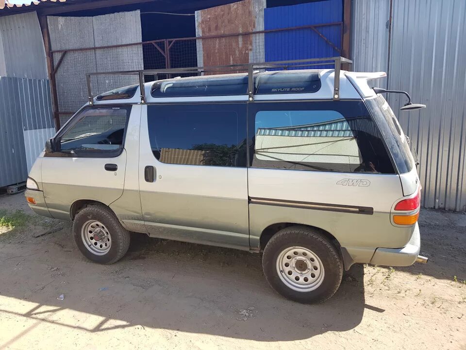 Диски тойота таун айс. Toyota Lite Ace. Toyota Lite Ace 1993. Toyota Town Ace Lite Ace. Toyota Lite Ace cr31.