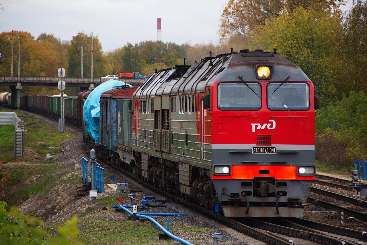 2тэ116уд. 2тэ116уд 041. Локомотив 2тэ116уд. Рыбинск товарный станция.