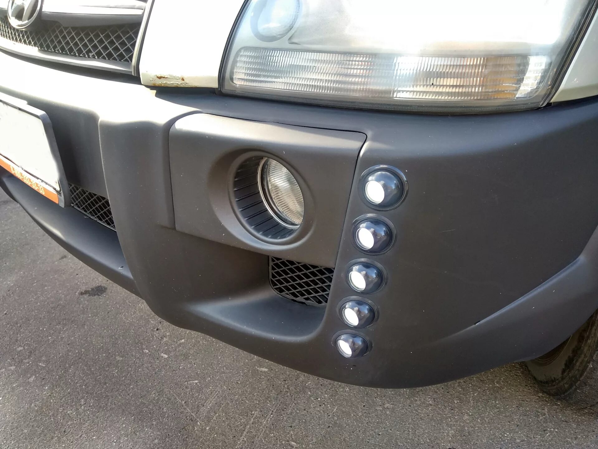 На передний бампер ходовые огни. Fiat ducato ходовые огни. Калина передний бампер с дхо. Калина передний бампер с дхо. Калина 1 дневные ходовые огни в решётку.