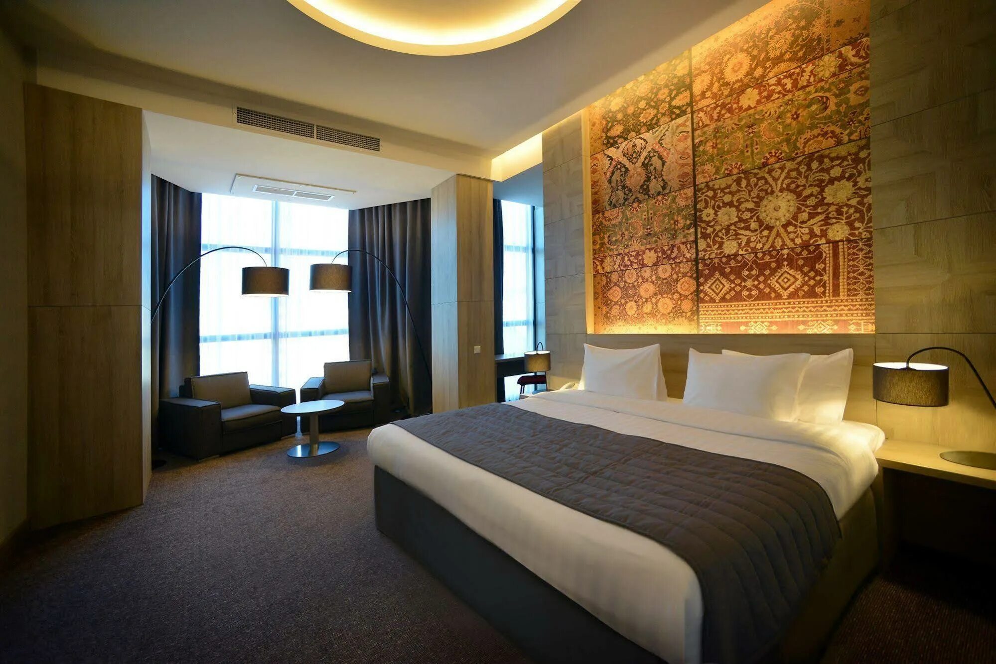 саят нова 4 квартира. Tufenkian historic yerevan hotel бассейн. ереван комната. гостиница рояль ереван. улица кохбаци в ереване.