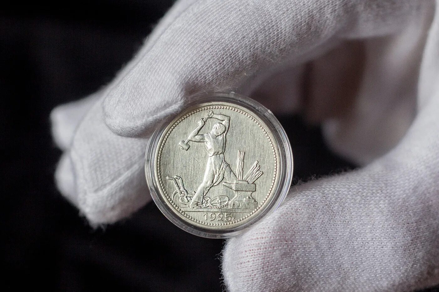 Серебряная монета полтинник. Полтинник 1925 серебро. Монета полтинник серебро. Серебряная монета Ярокс. Монета 50 копеек года серебро