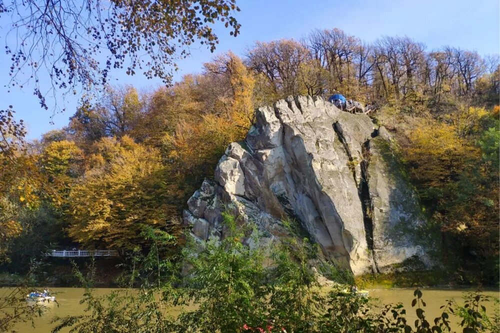 Погода в горячем ключе краснодарского на неделю. Май в горячем Ключе. Горячий ключ Краснодарский край кладбище. Мост Агро горячий ключ. Районы горячего ключа.