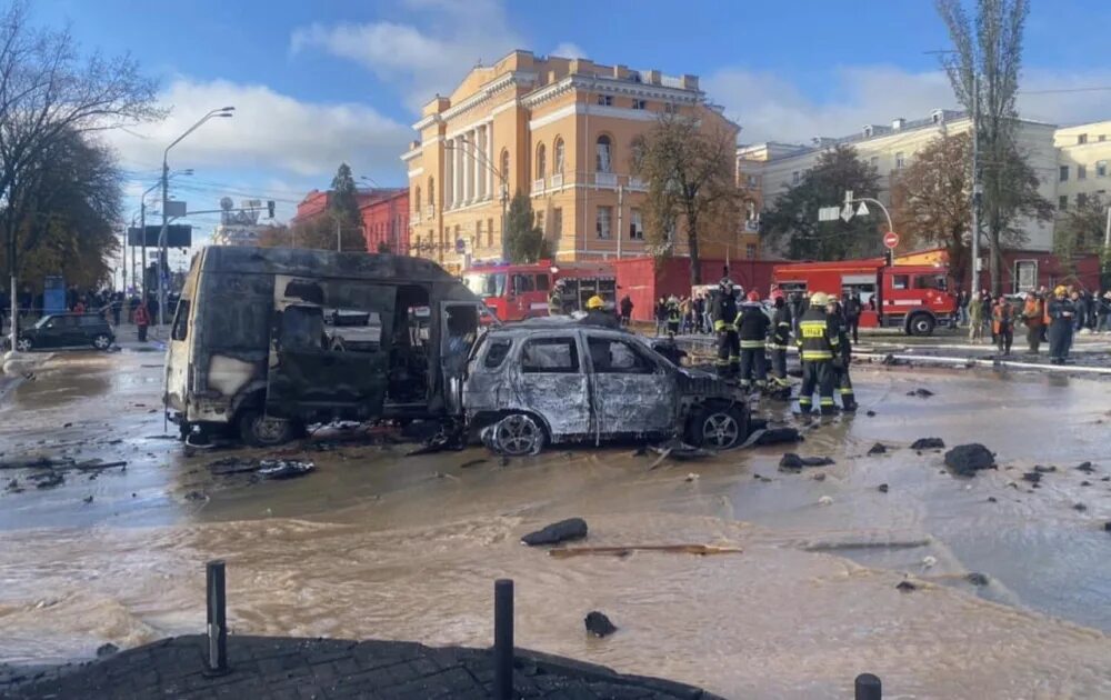 Взрыв в киеве сегодня последние новости. Дороги в Киеве. Центр Киева сейчас. Взрывы в Киеве сейчас.