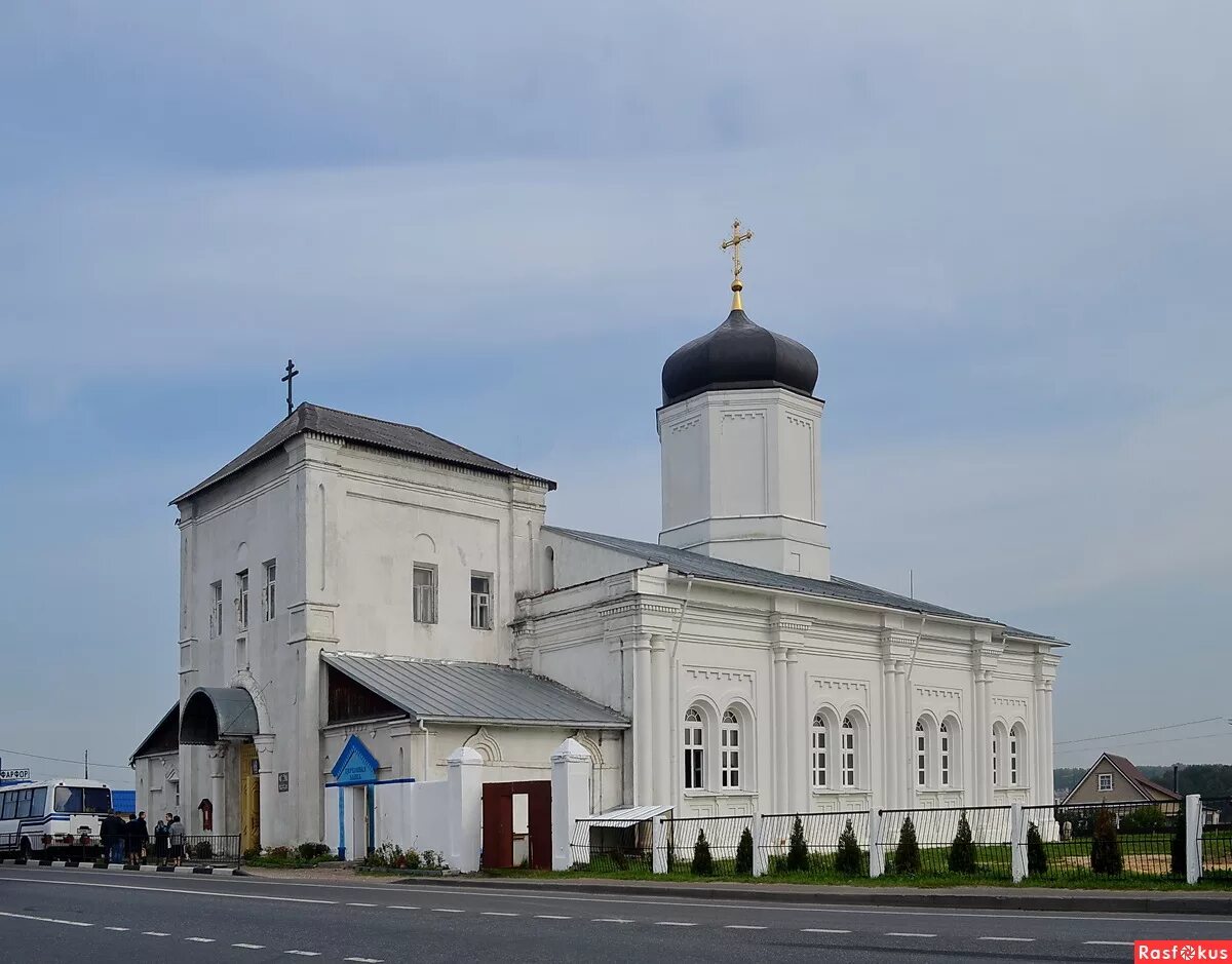 Храм успения пресвятой в гжели. Посёлок гжель раменский. Церковь успения пресвятой богородицы гжель. Успение пресвятой богородицы гжель. Храм успения пресвятой в гжели.