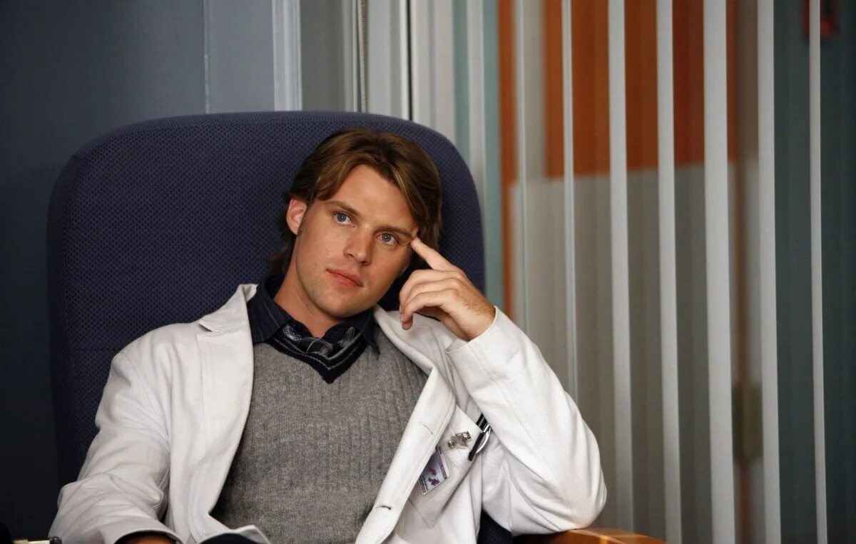 джесси спенсер доктор хаус. чейз доктор хаус. роберт чейз 2022. джесси чейз. Doctor robert.