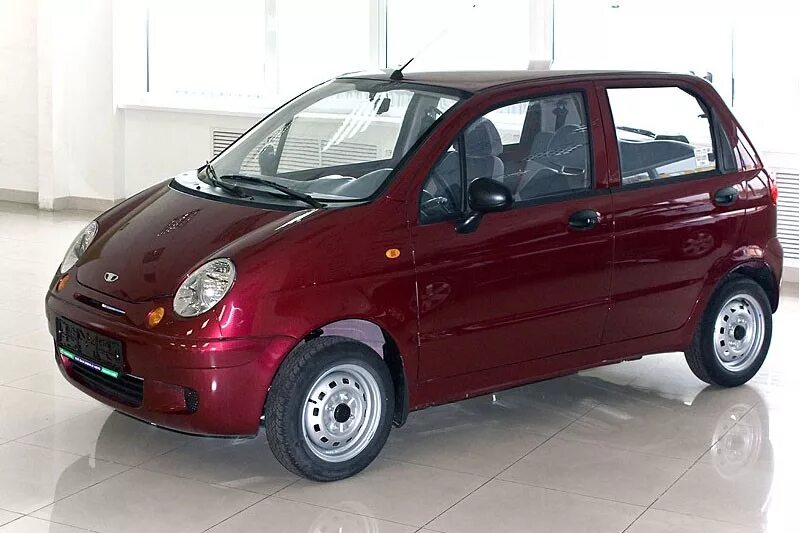 Купить матиз в салоне. Daewoo (Ravon) Matiz. Матиз испанский красный. Матиз 1 поколения. Автосалон Дэу Матиз.