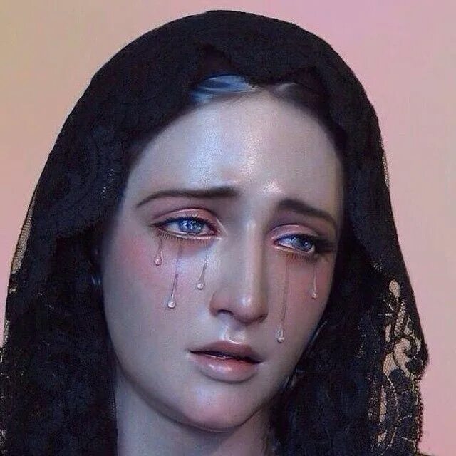 Crying mary. Crying mary. Майя моргенштерн страсти христовы. Статуя плачущей девы марии. Плачущая статуя девы марии.