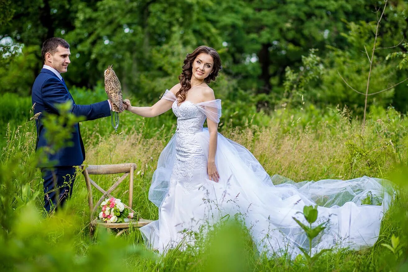 Свадьба невеста выше жениха. Невеста выше. Nivesta. Свадебные фотографии. Свадьба прогулка фотосессия.