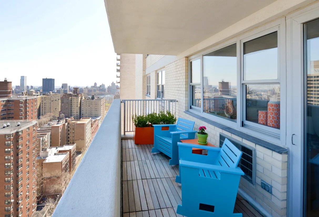 балкон терраса в квартире. интерьер балкона. лоджия москва сити. рабочее место на балконе. квартиры с 3 балконами.