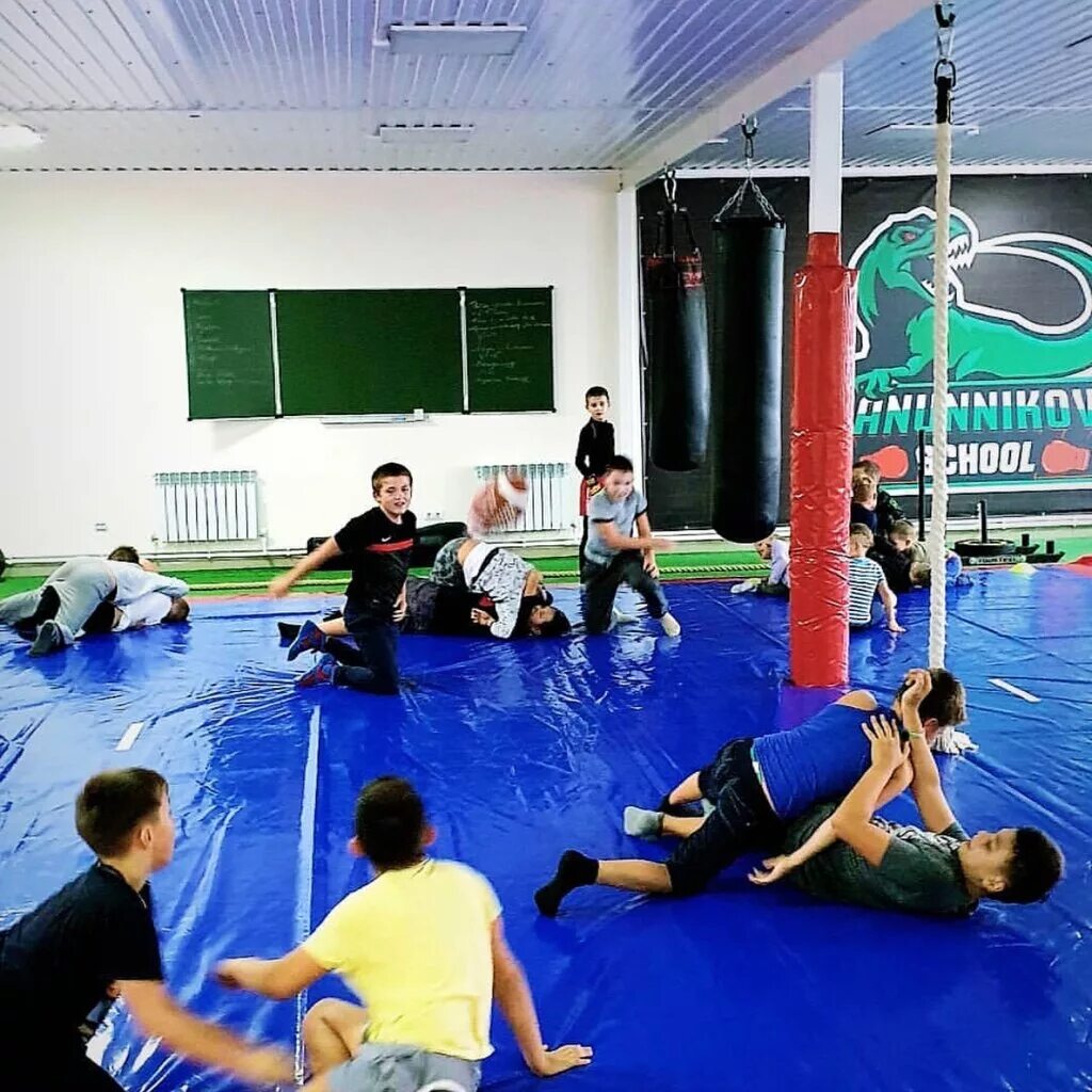 Секция смешанных. Фото ведется набор в секцию мма. Секции по мма. Секция смешанных. Единоборства юноши.