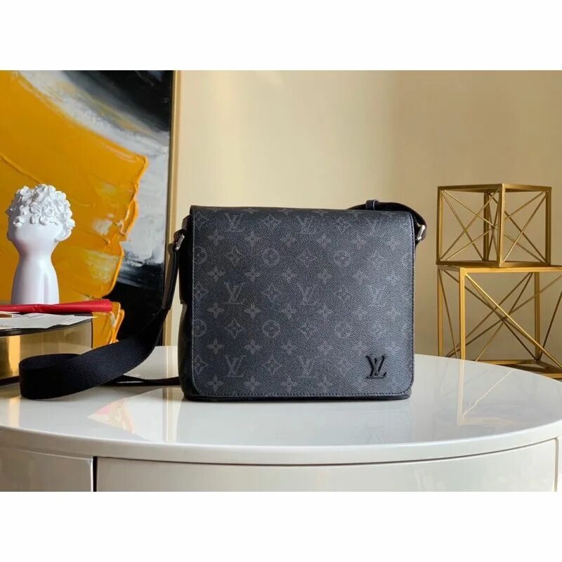 Сумка мессенджер мужская луи виттон. Louis vuitton district. Louis vuitton district. Сумка district pm louis vuitton. Louis vuitton messenger bag district monogram.