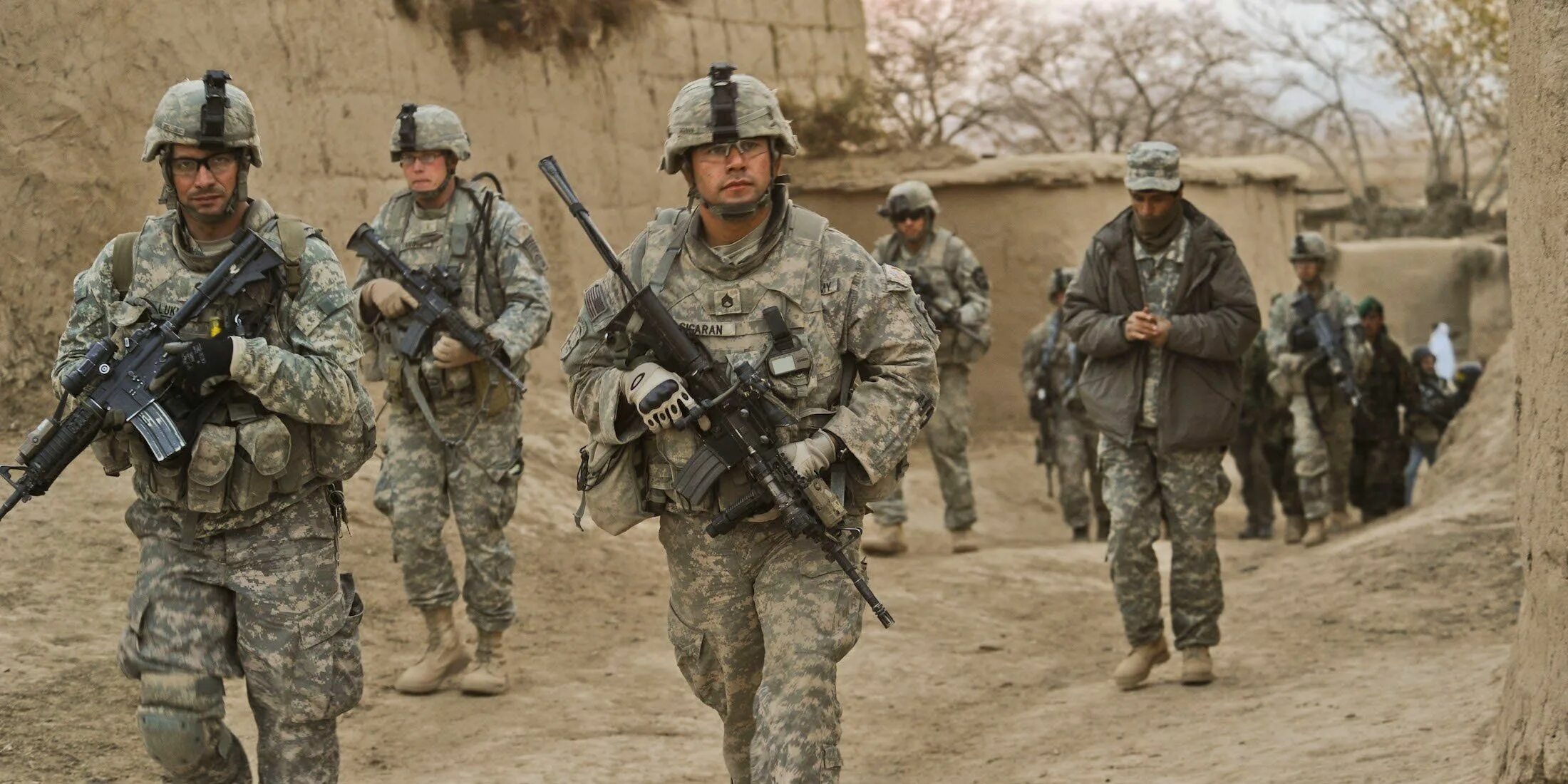 Американские военные в ираке. Военная форма США В Афганистане 2001. Американские солдаты в Афганистане 2001. Солдаты НАТО В Афганистане.
