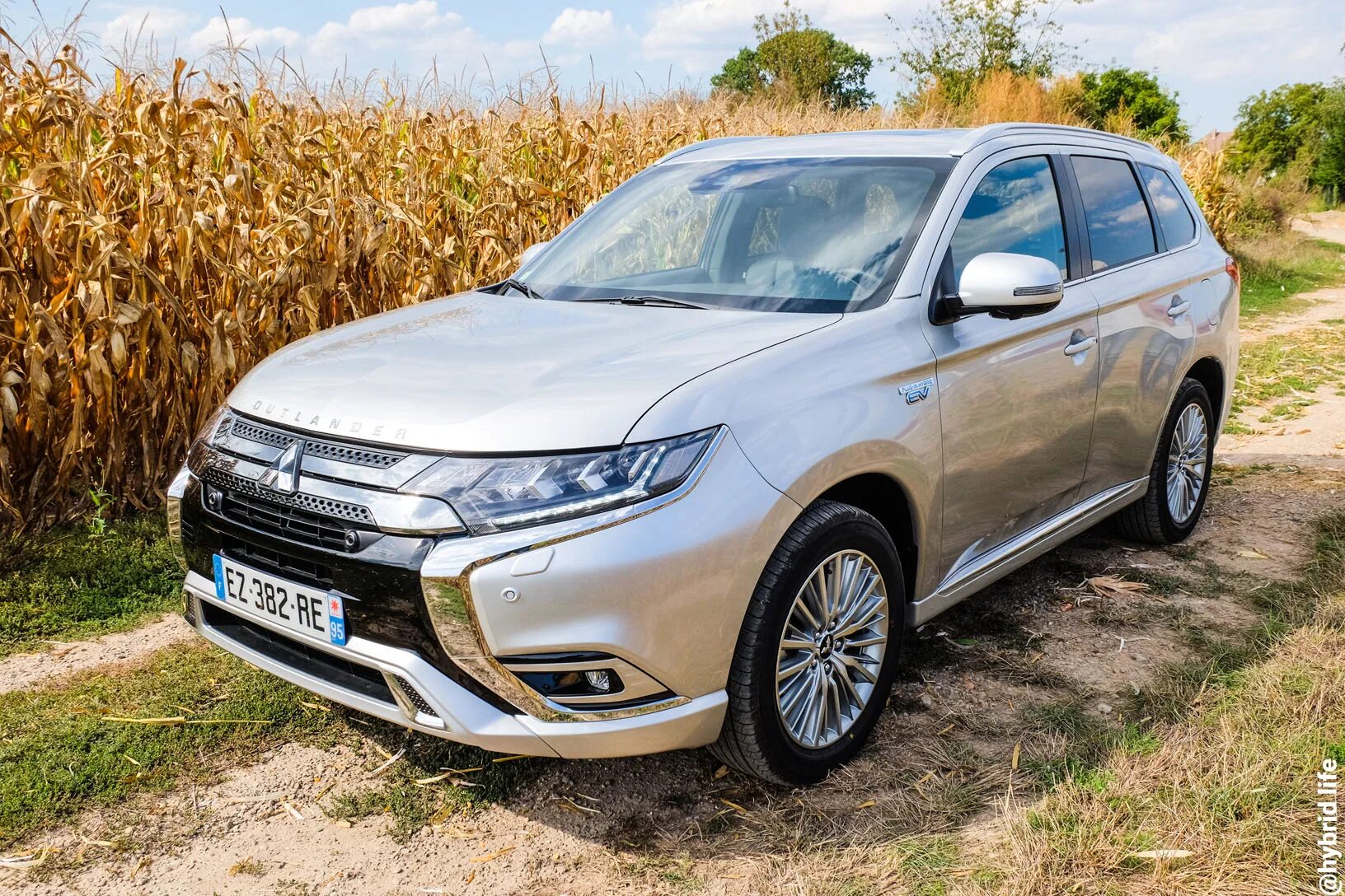 Mitsubishi outlander отзывы владельцев. Аутлендер PHEV 2019. Mitsubishi Outlander PHEV 2019. Мицубиси Аутлендер 2018. Мицубиси Аутлендер 18 года.