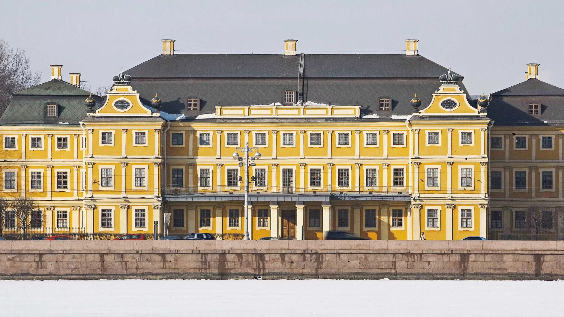 Дом Меньшикова Санкт-Петербург. Дворец Меньшикова СПБ. Дворец а. д. Меншикова в Санкт-Петербурге. Дворец Меншикова на Васильевском острове. Дворец на васильевском острове