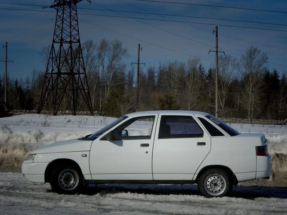 Земля машина купить спб. Десятка городе белая. Десятка машина серу. 10 Машина кремовая цвета.