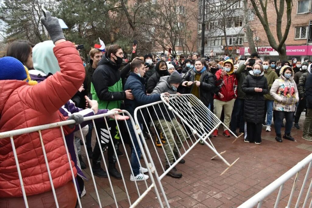 Митинг ростов сегодня. Митинги в Ростове на Дону. Митинг в Ростове. Митинг в Ростове на Дону 2020 году. Протесты в Ростове на Дону сегодня.