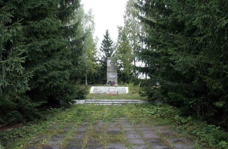 Сокол никольское. Памятник ВОВ Никольское Тосненский район. Братское захоронение Никольское Тосненский район. Ульяновка Ленинградская область памятник. Завод Сокол Никольское.