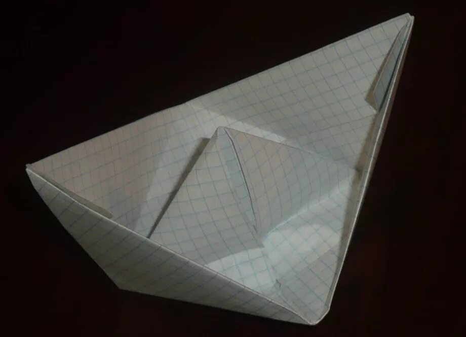 Оригами хлопушка из бумаги схема. Как делать из тетрадного листа. Домик из тетрадных листов бумаги. Самолетик из тетрадного листа. Легкая поделка из тетрадного листа.